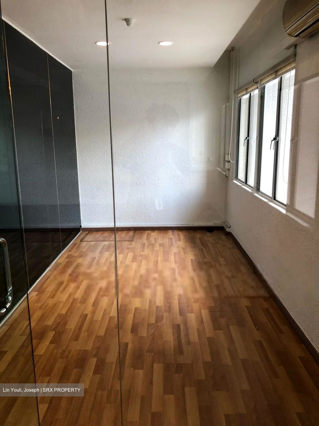 Hoa Nam Building (D8), Office #547252461